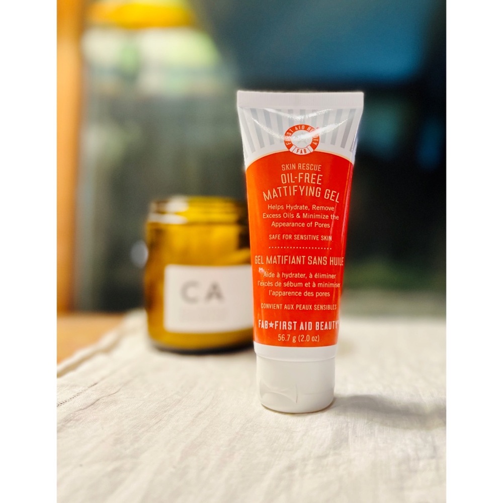 New First Aid Beauty Skin Rescue Oil-Free Mattifying Gel